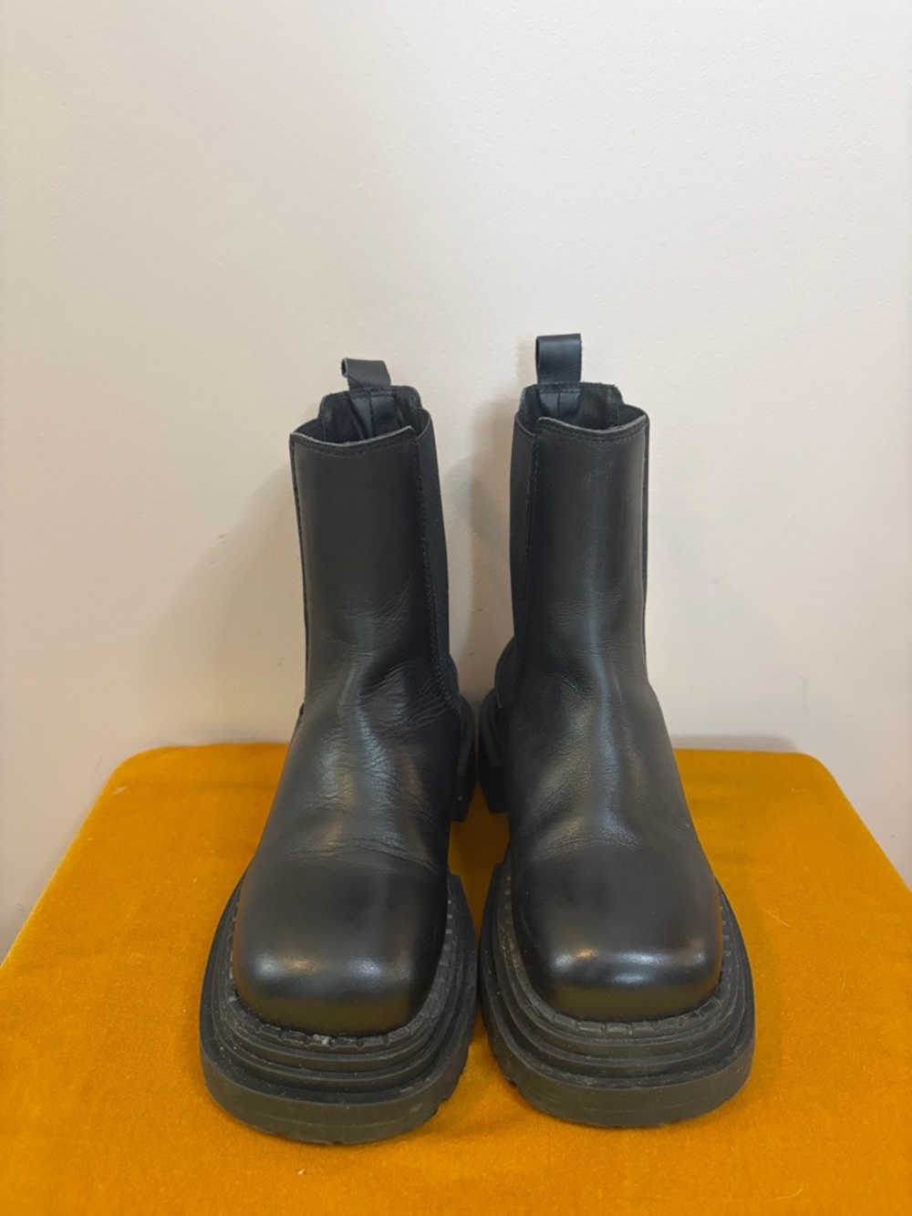 L’intervalle “Hayes” Black Leather Chelsea Pull-On Combat Boots